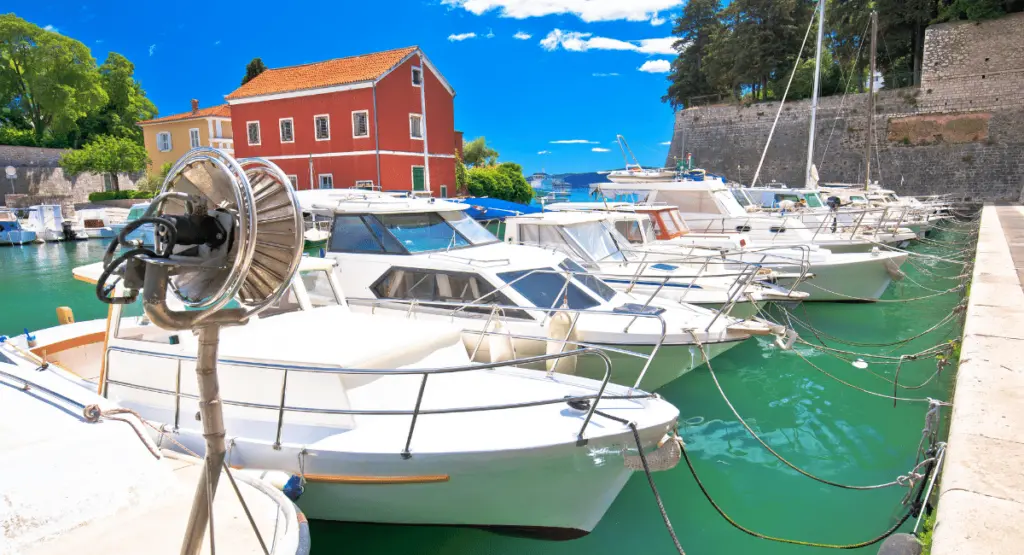 Mieten Sie ein Boot Zadar